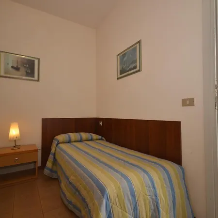Sirio Via Pesci 6,8,14 *